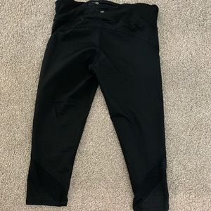 Leggings with mesh cutouts